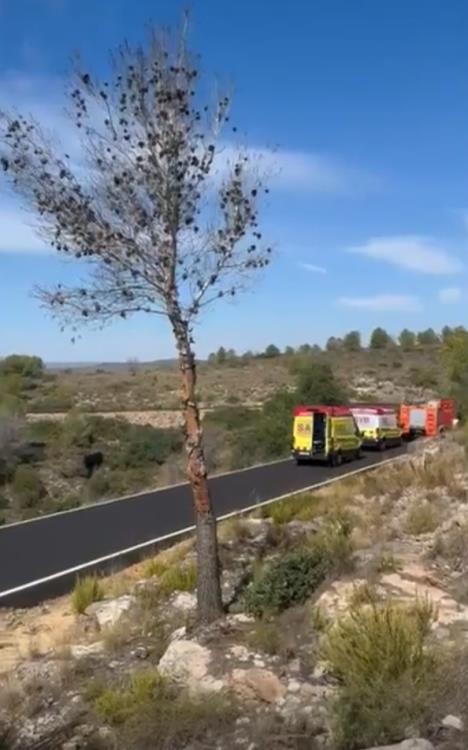2025-09-12 10_21_11-Dos heridos al precipitarse un coche por una ladera en la carretera de la presa .png