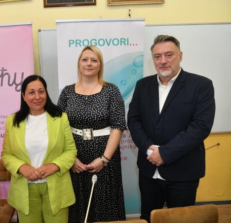 Udruženje Progovori, dr Sekulić Frković i direktor škole Drakulić/foto Vladimir Milic