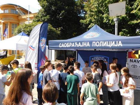 Karavan u Loznici.jpg