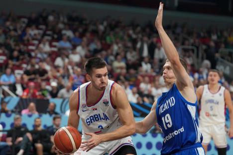 Elijas Valtonen na meču protiv Srbije