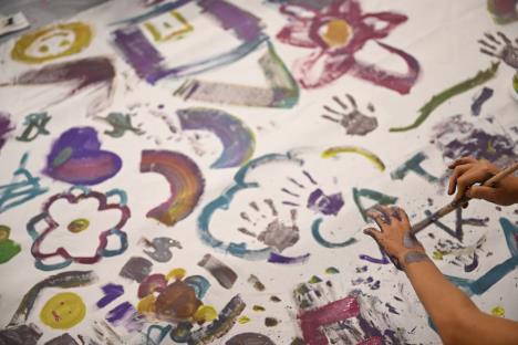 Oslikavanje u Ekspo 2027 Plejgraundu (Foto Ekspo 2027 Beograd).jpg