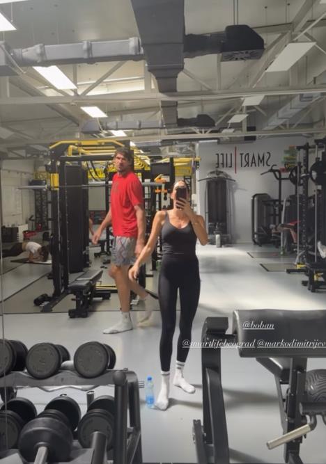 Jelisaveta Orašanin i Boban Marjanović u teretani u čarapama