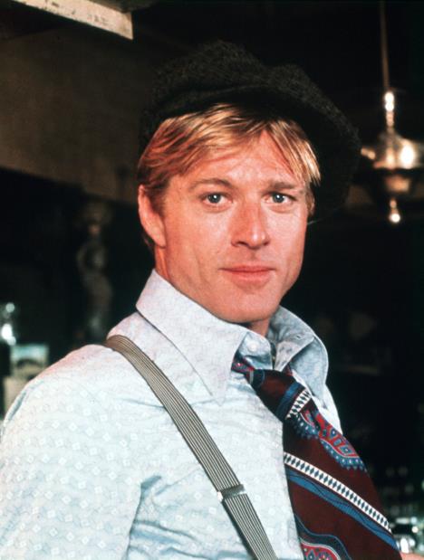 Robert Redford u teksas košulji, sa hozn tregerima i šeširom na glavi