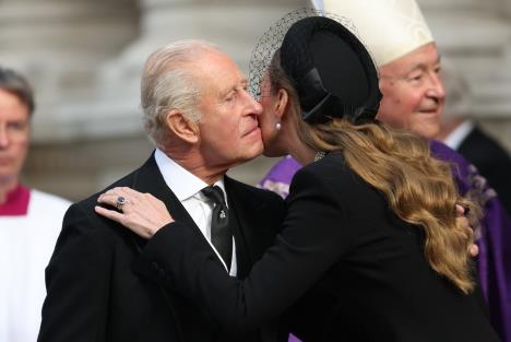 Kralj Čarls i Kejt Midlton na sahrani vojvotkinje od Kenta