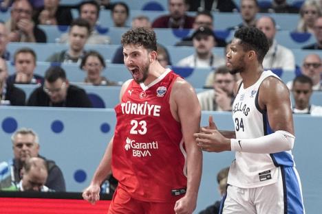 Alperen Šengun, Janis Adetokumbo