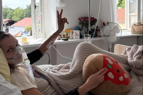 Bela Hadid ponovo u bolnici.jpg