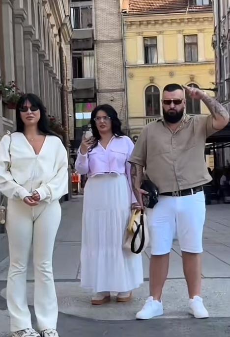 Buba Koreli sa svojim ženama