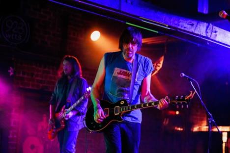 Evan Dando na sceni tokom nastupa The Lemonheads