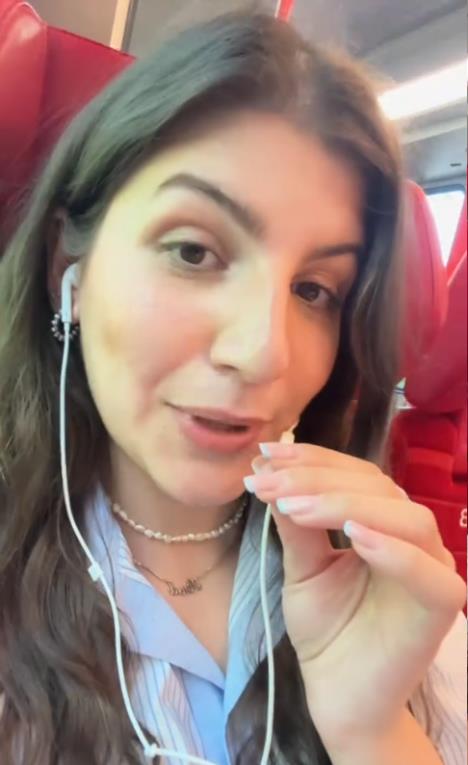 Žena sa slušalicama