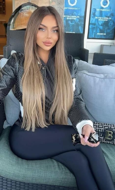 SOFIJA I STEFAN ZAJEDNO?! Karić raskinuo sa devojkom, a starleta mu dolazi ispred zgrade, u jedno fanovi ne mogu da poveruju... (FOTO)