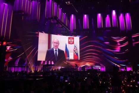Vladimir Putin se obratio publici na Interviziji, ruskoj verziji Evrovizije