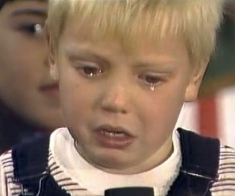 Mali Voja recituje pesmu u emisiji Minimaksa 1983. godine