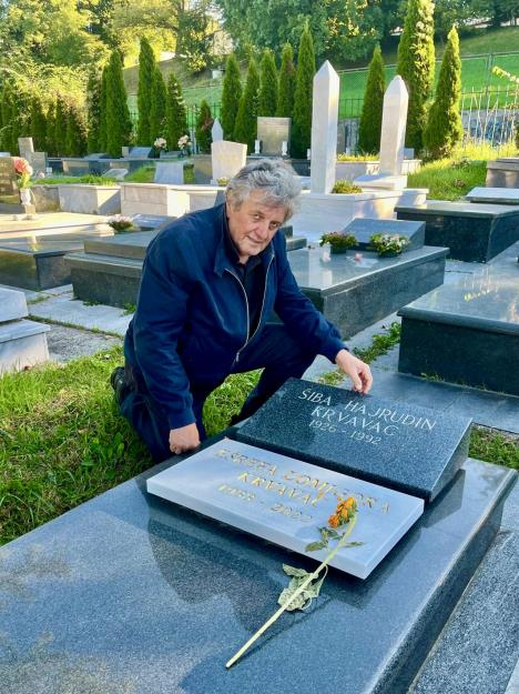 Rados Bajic na grobu Sibe Krvavca