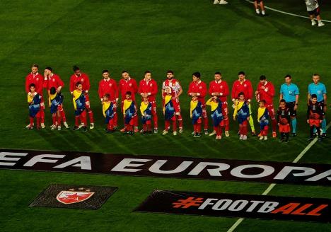 Tiknizjan i Ivanić dali jakne mališanima tokom pljuska