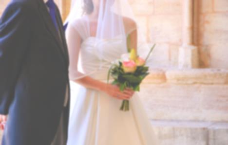 mlada sa ocem na venčanju