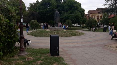 LOZNICA - Nove kante u parku.jpg