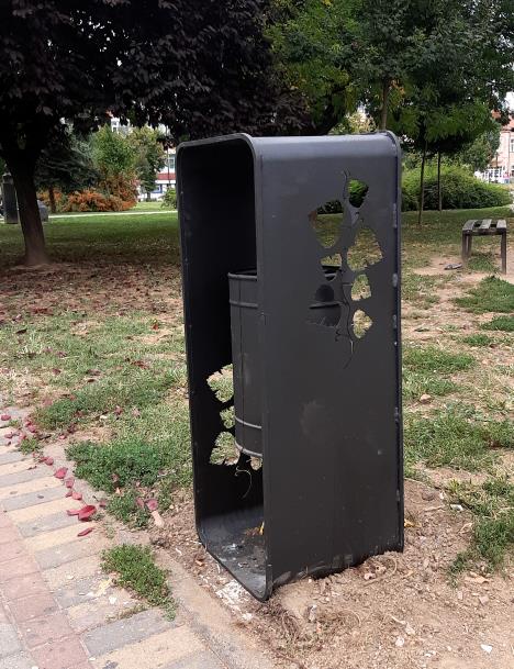 LOZNICA - Kante sa listovima loze.jpg