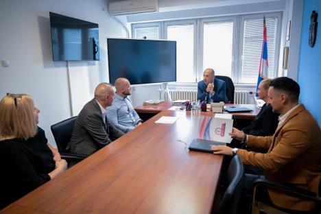 Zlatibor Lončar sa lekarima povratnicima