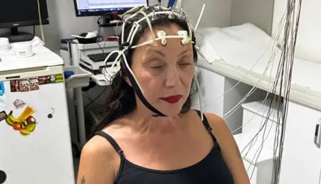 Gullu, turska pevačica pala s terase i poginula