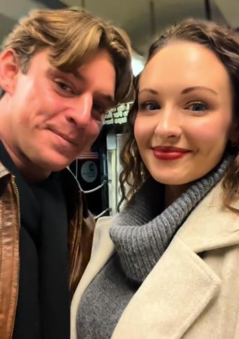 Bret Ferli sa devojkom