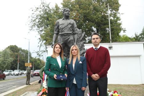 Milice Đurđević Stamenkovski sa porodicom heroja Milana Tepića