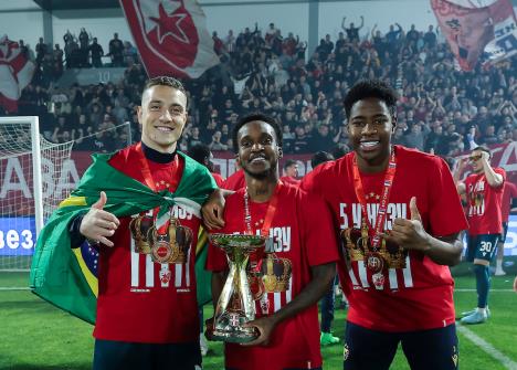 Duarte, Milson i Sandoval sa peharom Kupa Srbije