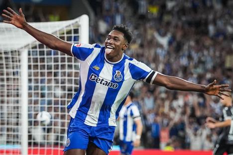 Samu Agehova, fudbaler Porta