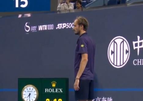 Medvedev gleda ka sudiji