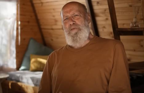 Teo napustio juvelirnicu da bi živeo u divljini (1).jpg