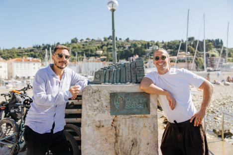 Foto 1_Žarko i Lazar Sakan_ Spomenik Draganu Sakanu u Piranu.jpg