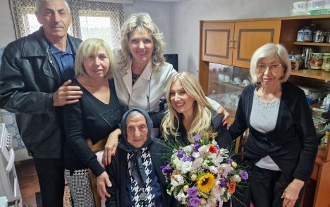 Baka Manasija s ekipom Doma zdravlja Kragujevac