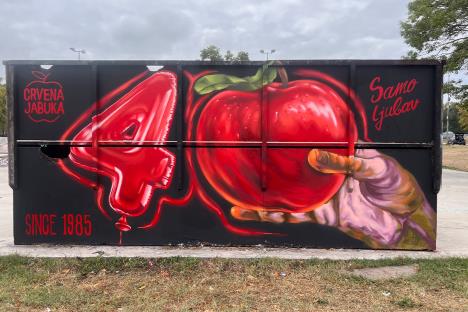 crvena jabuka.jpg