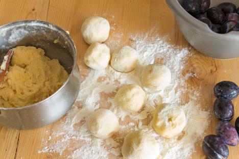 knedle, knedle sa šljivama, gomboce