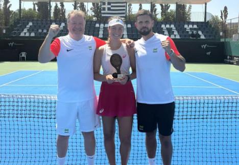 Lola Radivojević sa peharom