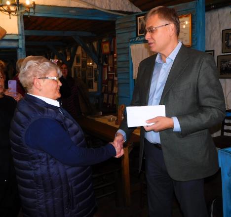 LOZNICA - Predao poklon.JPG