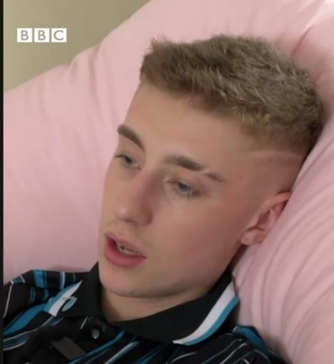 Leviju su nakon sepse amputirane noge