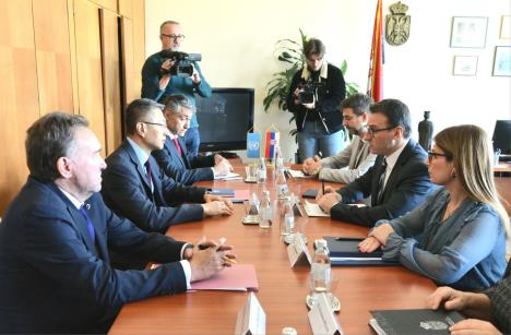 Петковић са замеником специјалног представника генералног секретара УН и в.д. шефа Мисије УНМИК-2.jpg