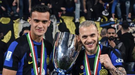 Aleksandar Stanković i Federiko Dimarko slave titulu sa Interom