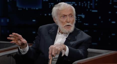 Dik Van Dajk u 99 godini ljubi duplo mlađu