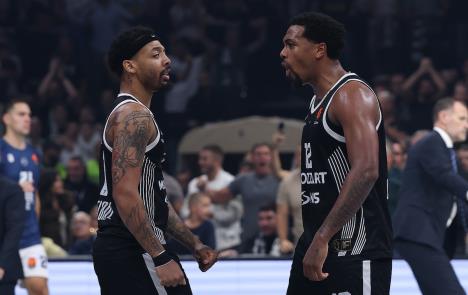 Karlik Džons i Sterling Braun