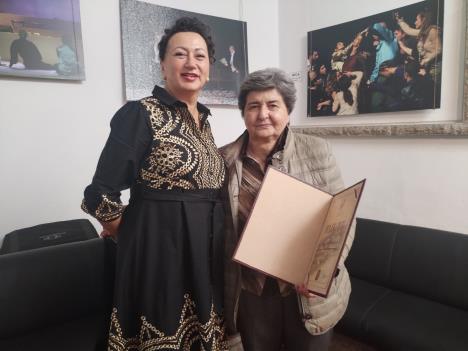 Nada obradovi i Dragica Jevtović, bivša direktorka policije - plaketa.jpg