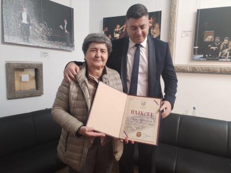 Nada obradovi i predsednik skupštine grada Dragoljub Stojadinović - plaketa.jpg