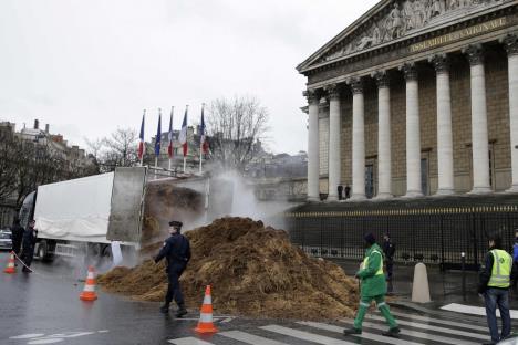 djubrivo-parlament-pariz.jpg