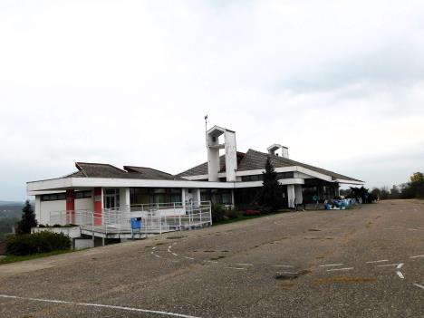 LOZNICA - Škola 14. oktobar u Dragincu.JPG