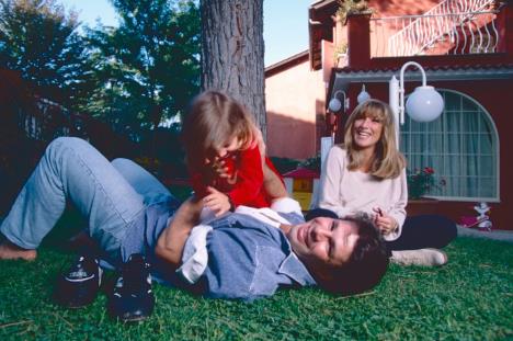 Sebastijano Nela sa ćerkom i suprugom