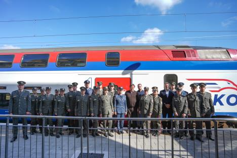 Bratislav Gašić sa kadetima Vojne akademije