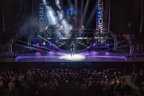 Copy of Michael Starring Ben - Leeds Arena 01 másolata.jpg