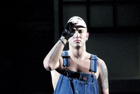 Eminem bez majice u teksas tregericama