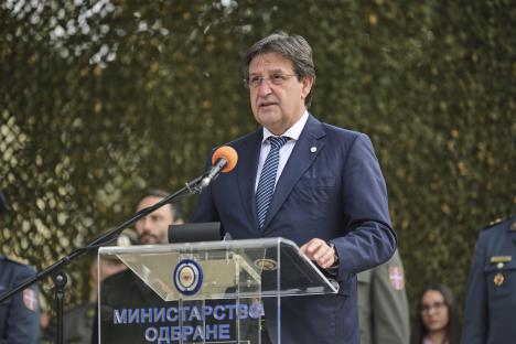 Bratislav Gašić govori pitomcima srednje vojne škole 1.300 kaplara