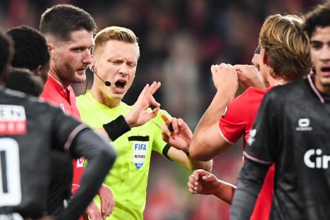 Sudija je prekinuo utakmicu Standard - Antverp